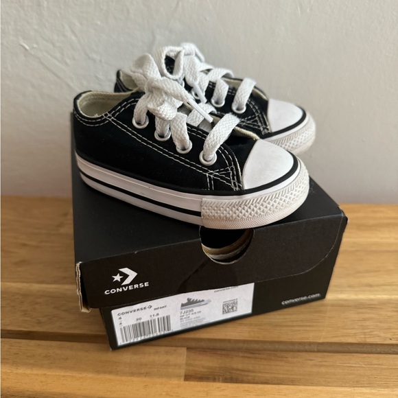 Black Converse All-Star unisex low-top in toddler size 4 - Picture 1 of 3